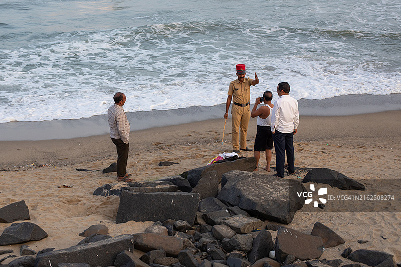 本地治里海滩的印度警察图片素材