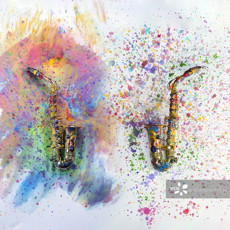 两个溅满丙烯酸涂料的玩具萨克斯管图片素材