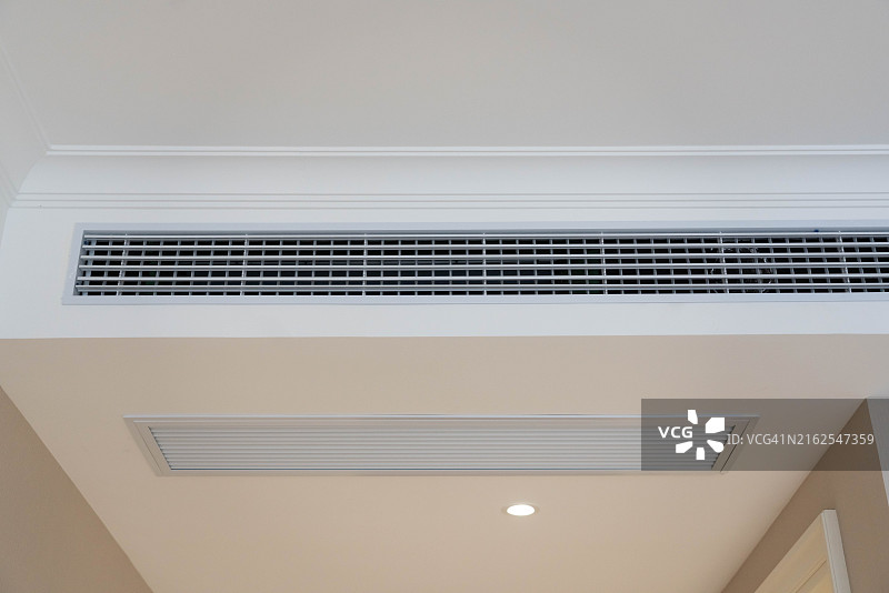 房间顶部的中央空调图片素材