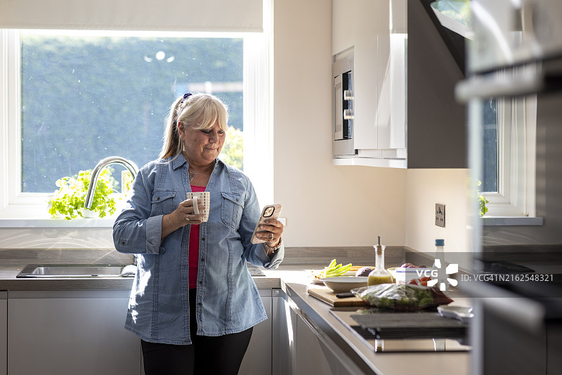 浏览互联网资讯图片素材