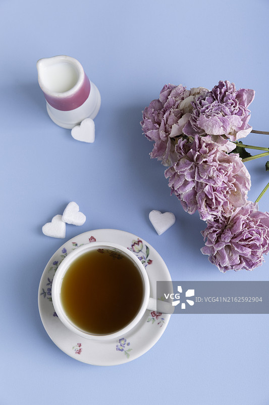 心形糖块蜡烛花茶图片素材