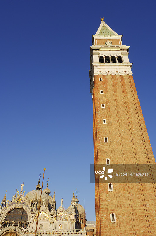 圣马可钟楼和圣马可大教堂图片素材