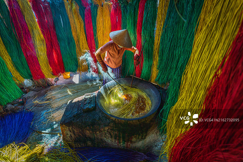 用于制作席子的染色灯芯草图片素材