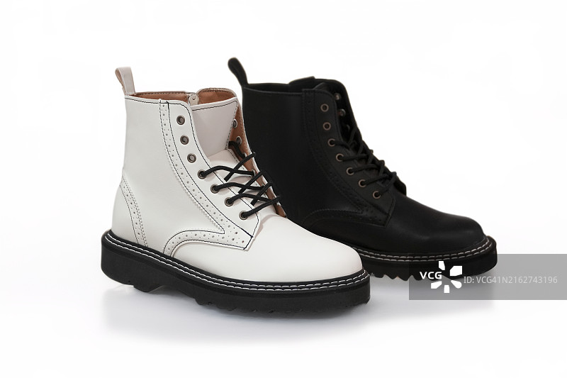 时尚黑白皮革短靴图片素材