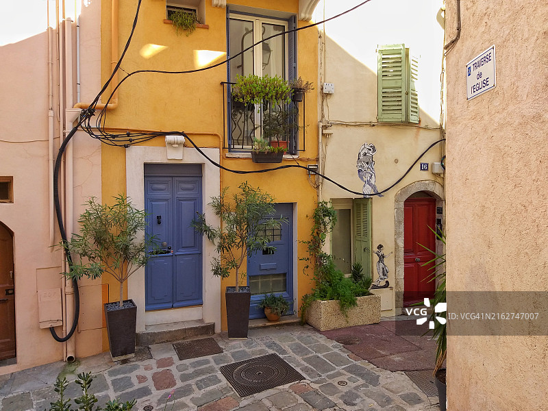 漫步法国戛纳老城区图片素材