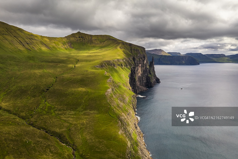 特罗尔康努芬格的鸟瞰图，瓦格岛，法罗群岛图片素材