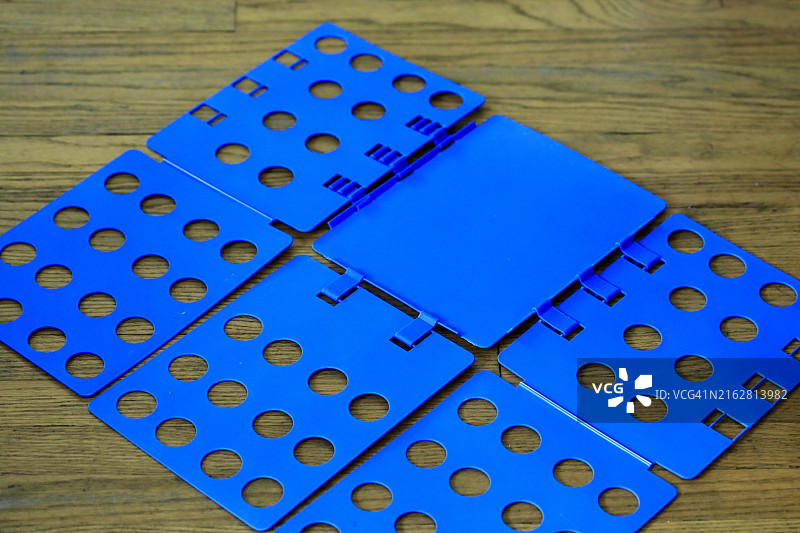 衬衫折叠板，用于洗衣家务图片素材