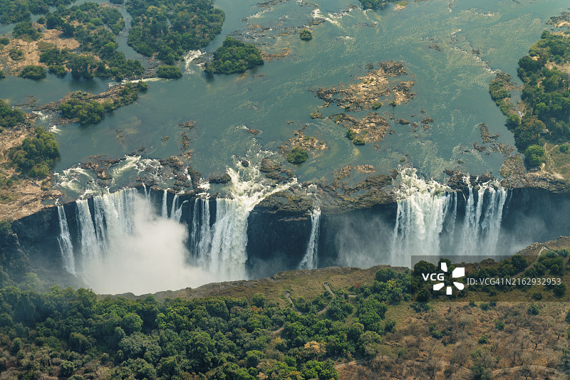 津巴布韦维多利亚瀑布旱季航拍图片素材
