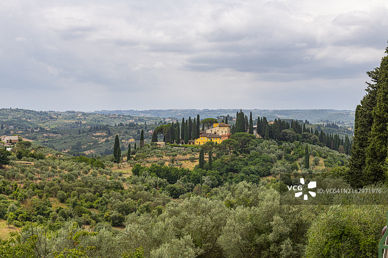 从阿尔切特里眺望佛罗伦萨山丘图片素材