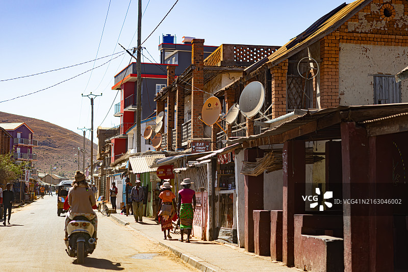 马达加斯加城镇中熙熙攘攘的街道生活图片素材