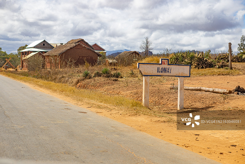 RN7公路上的伊洛迈村图片素材