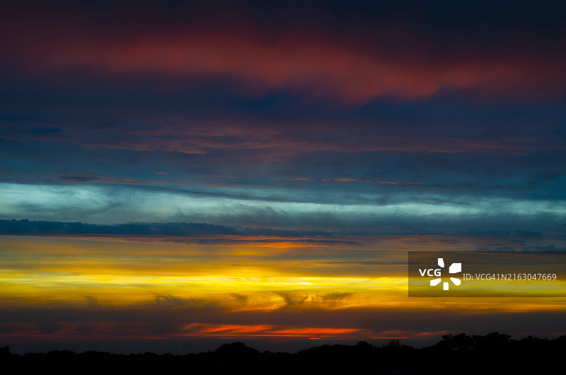 墨西哥下加利福尼亚州墨西卡利日落时分的壮丽天空景色图片素材