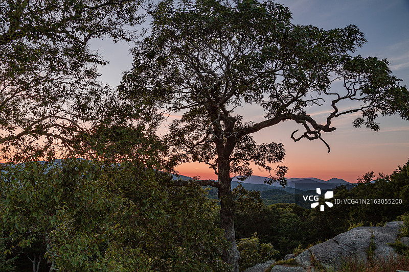 渡鸦岩石瞭望台图片素材
