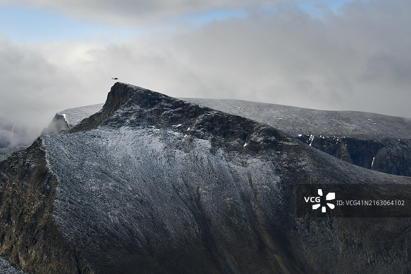 图奥帕戈尔尼上空的直升机图片素材
