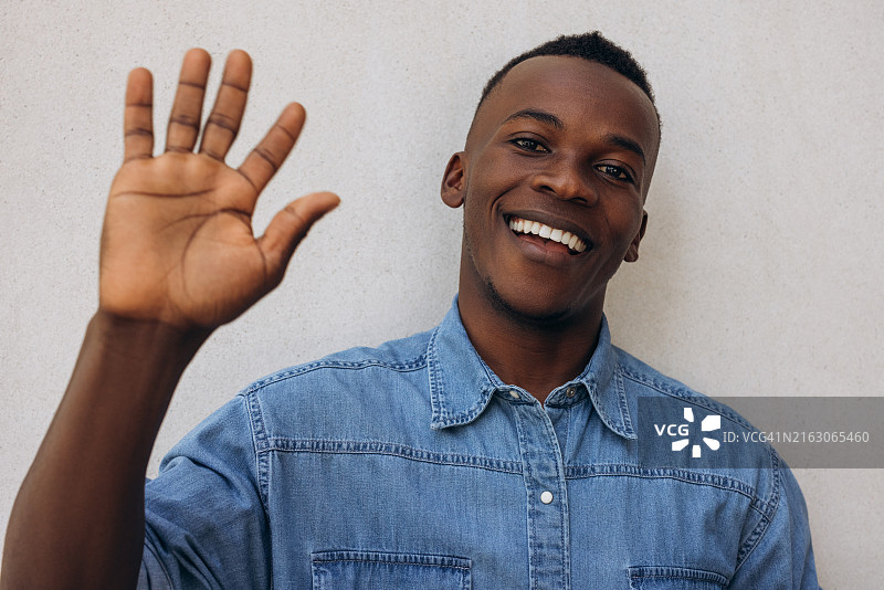 友好的挥手问候图片素材