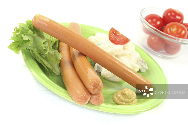 维也纳香肠配土豆沙拉图片素材