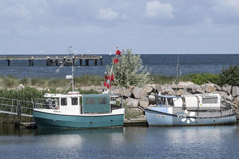 德国梅克伦堡-前波莫瑞州屈隆斯博恩的渔船图片素材
