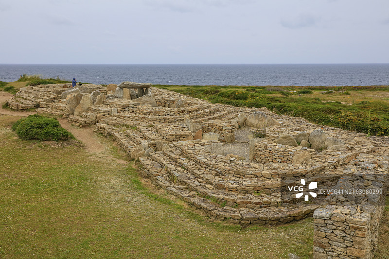 梅内兹德雷根史前考古遗址，法国布列塔尼地区菲尼斯泰尔省普卢伊内克图片素材