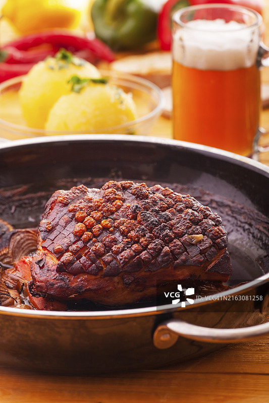 传统烤猪肉图片素材