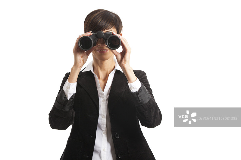 使用双筒望远镜的女人图片素材