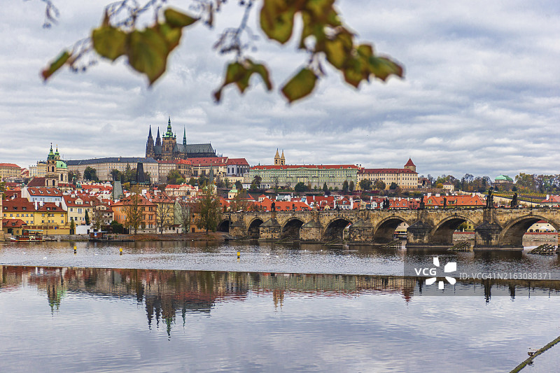 布拉格城堡秋景图片素材