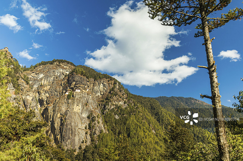 帕罗山间虎穴寺风光图片素材