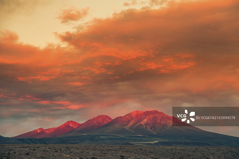 阿塔卡马沙漠的壮丽日落图片素材