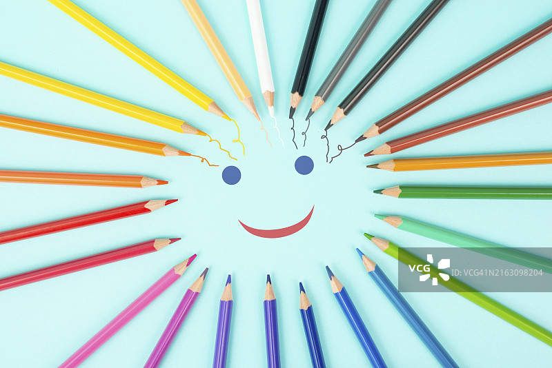彩色铅笔环形集合，返校季绘画用品蓝色背景图片素材