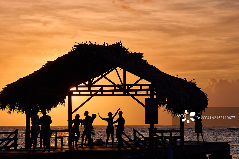 多巴哥西南部的鸽子角日落图片素材
