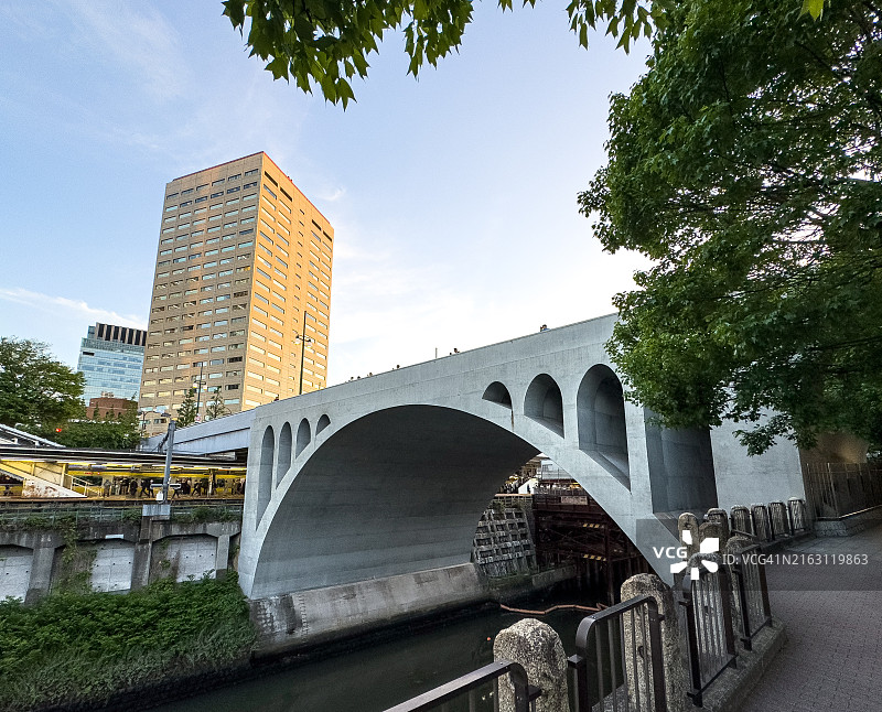 横跨神田川的圣桥图片素材