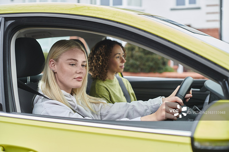 有教练的学车者图片素材