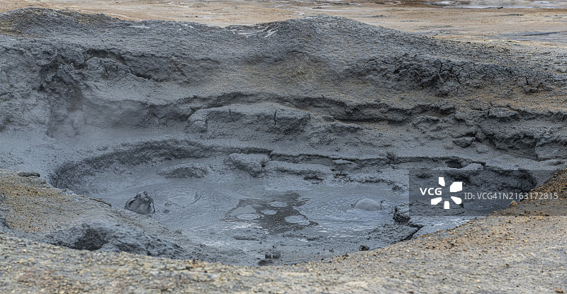 冰岛北部Hverir地热区的泥浆池图片素材