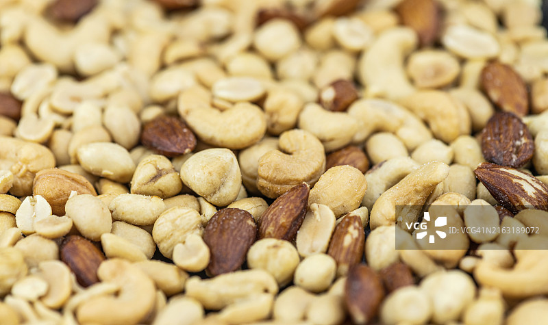 用作背景或纹理的烤制盐焗坚果（特写镜头）图片素材