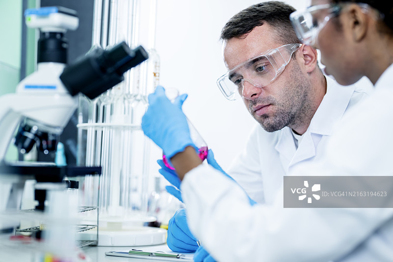 医药研发可以提高医疗效率并推动创新图片素材