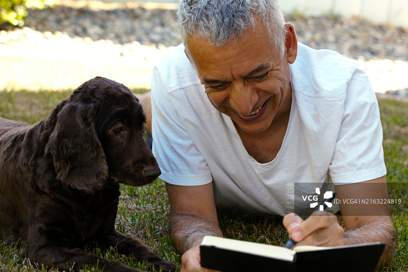 男人书写图片素材