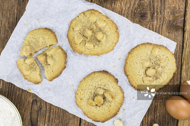 木桌上的饼干（特写镜头，选择性聚焦）图片素材