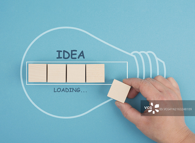创意加载中，灯泡进度条，启动新业务，发展与增长概念，集思广益寻求解决方案图片素材