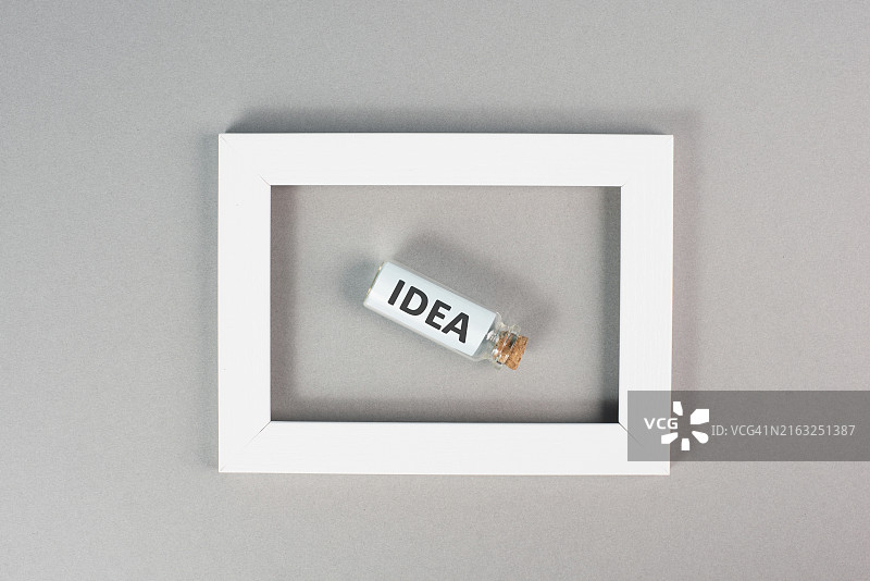 玻璃瓶中的创意：头脑风暴、解决问题、创业图片素材