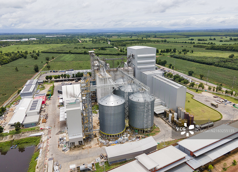 农业用稻米或谷物筒仓鸟瞰图图片素材