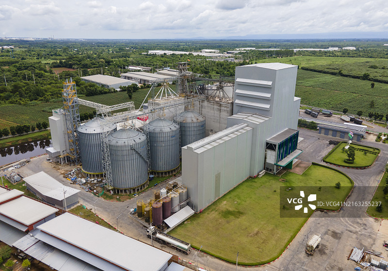 农业用稻米或谷物筒仓鸟瞰图图片素材