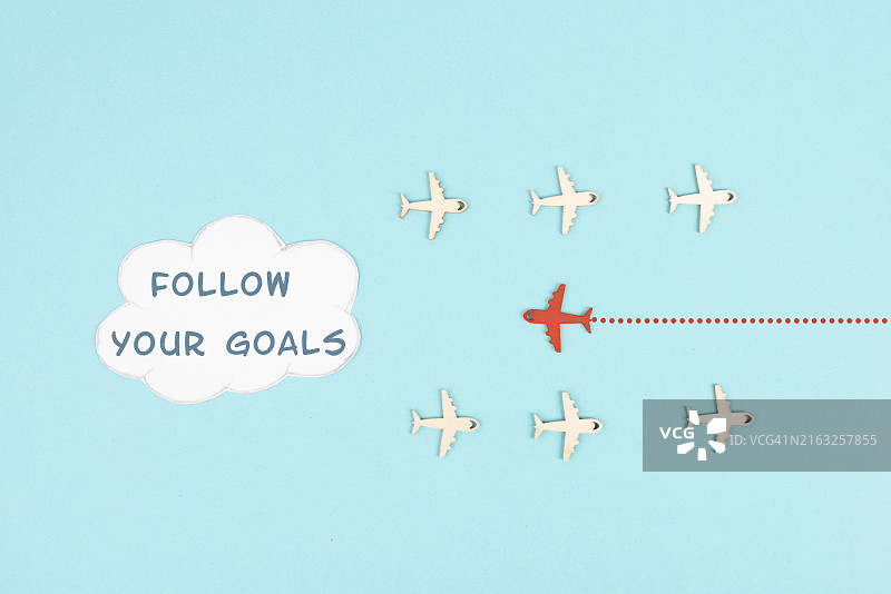 红色飞机：目标、领导力、勇气与成功概念图片素材