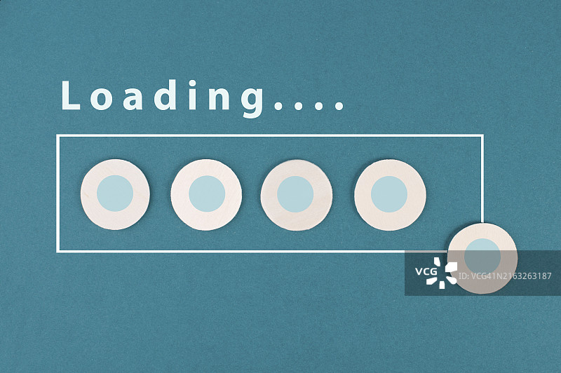 “加载中”字样与进度条：下载新程序，商业教育营销概念图片素材