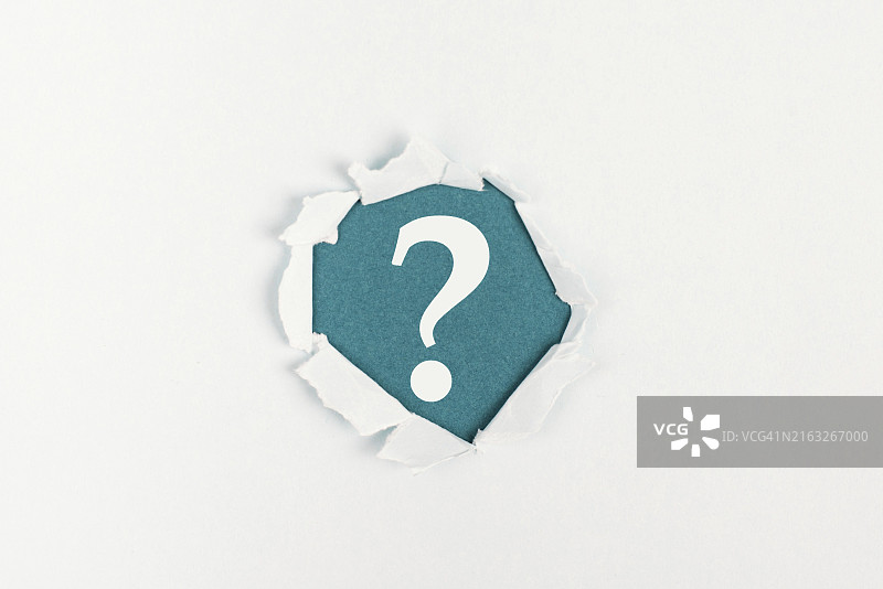纸背景上的问号，寻找答案，教育理念，商业中的常见问题解答图片素材