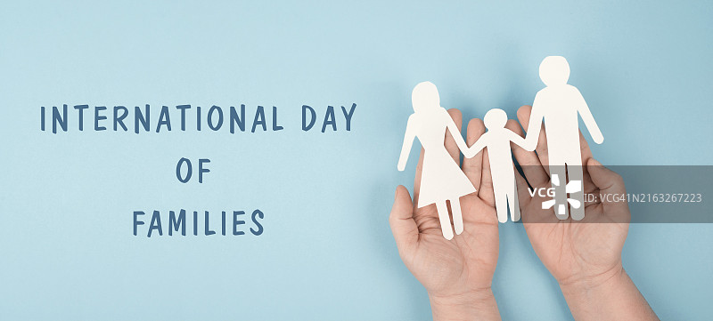 国际家庭日，亲子牵手图片素材