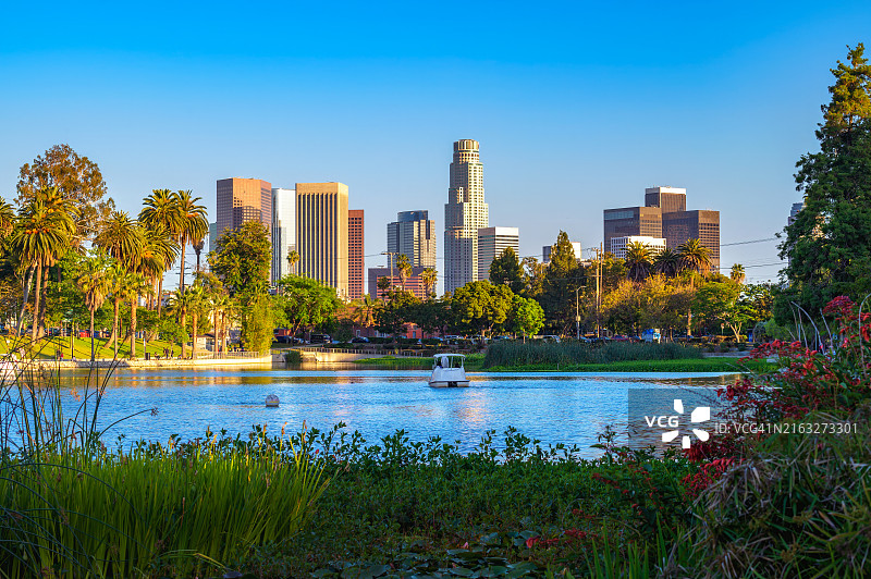 加利福尼亚州洛杉矶市中心天际线（回声湖公园视角）图片素材