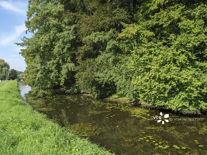 德国马林塔尔：绿树成荫的静谧运河图片素材