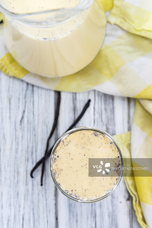 新鲜香草牛奶（特写镜头）图片素材