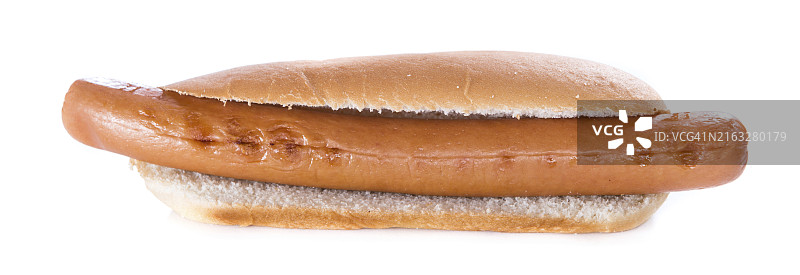 白色背景上的自制热狗（特写镜头）图片素材