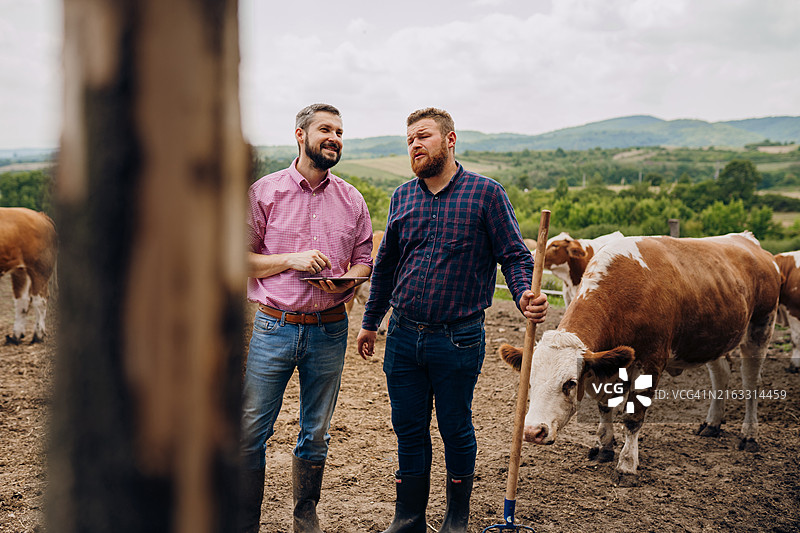 在去我们谷仓的路上图片素材