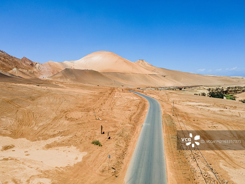 沙漠公路图片素材